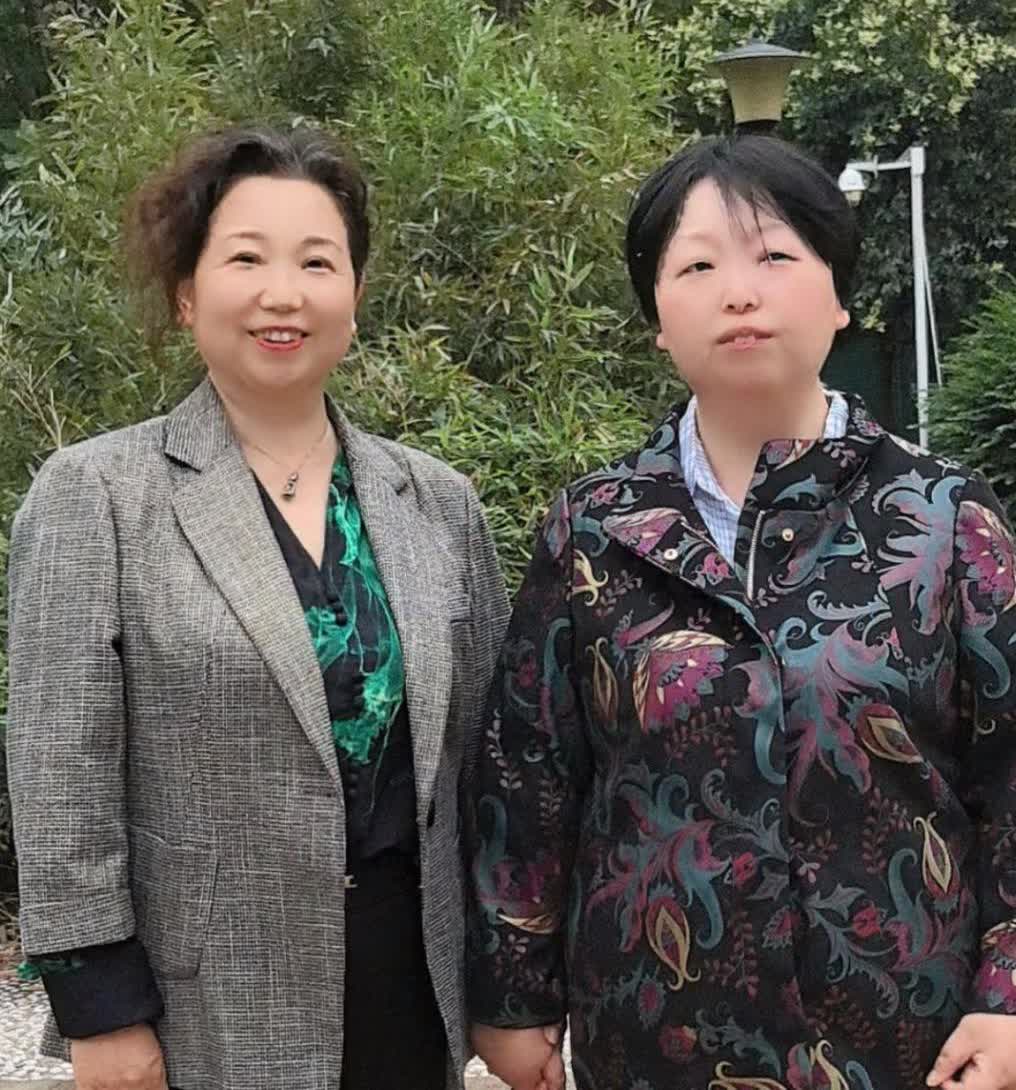 老杜的恶报从生娃的那天，就已经开始了！大女儿，智力有问题。姚C出生就携带肝病