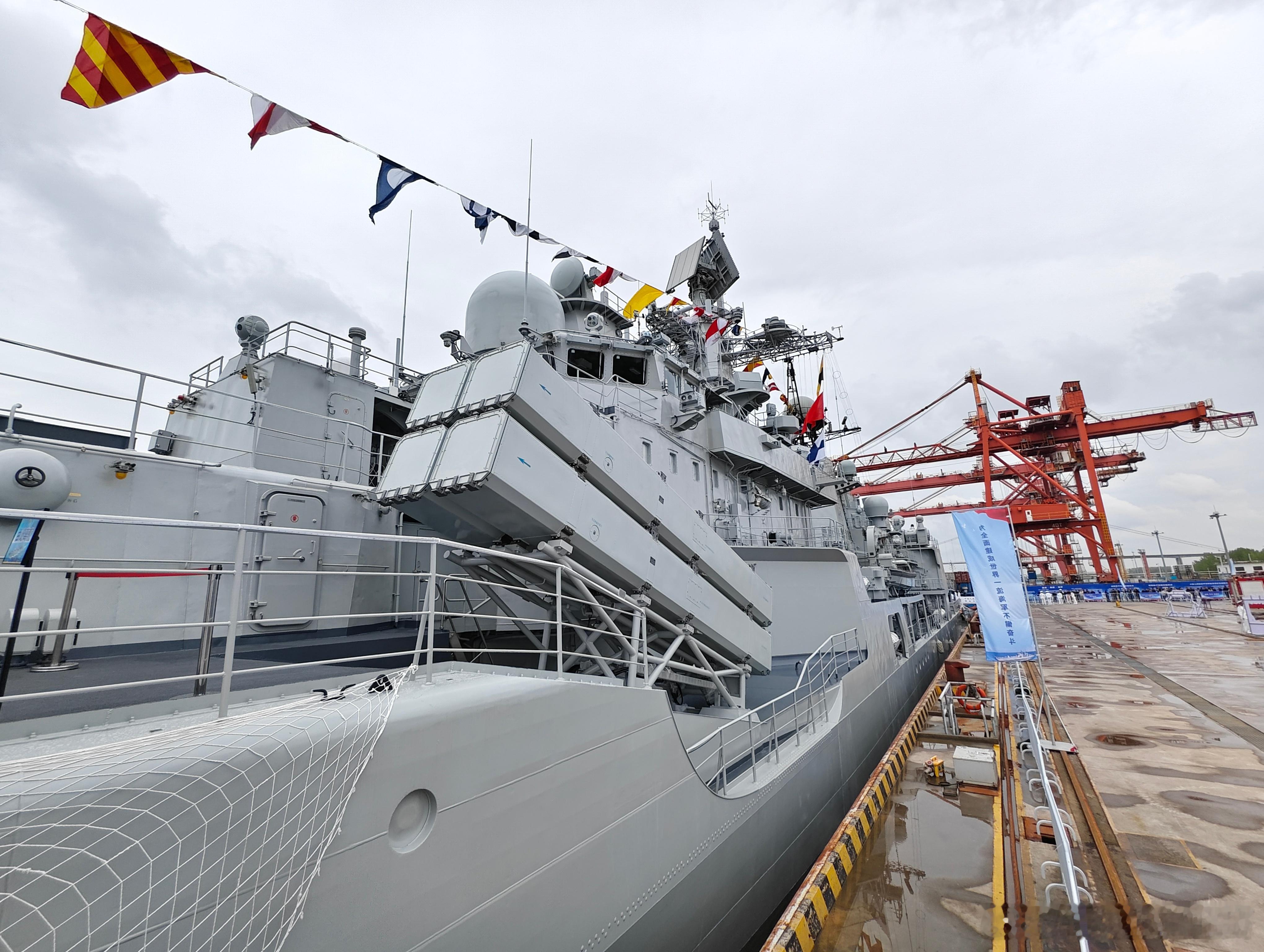 飞扬军事泰州舰的中期改装，除了舰艏的双管130毫米舰炮外，其余武备全部换为国产