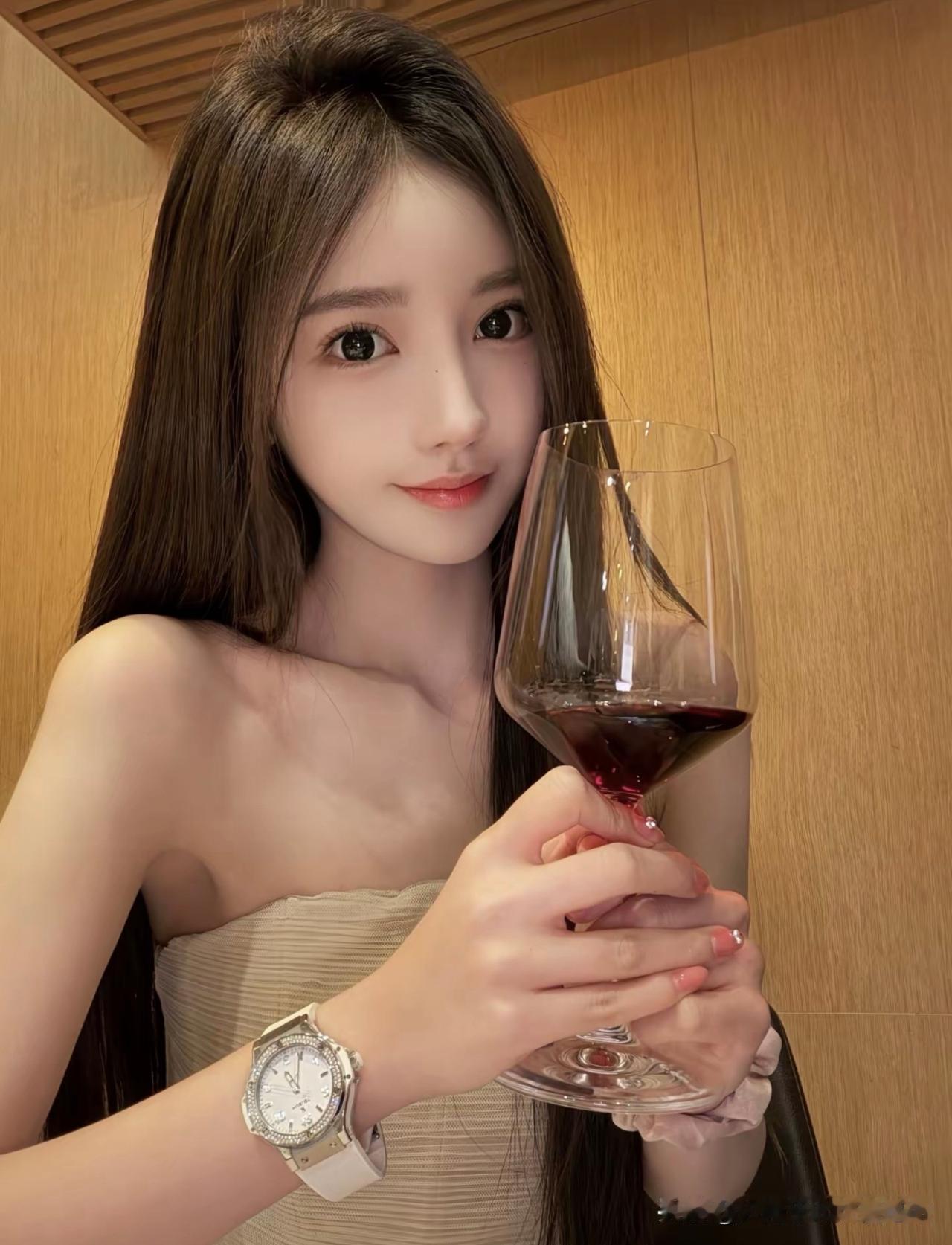 出门旅游一定要打扮的美美哒，吃的美美哒，再拍美美哒照片[呲牙笑]