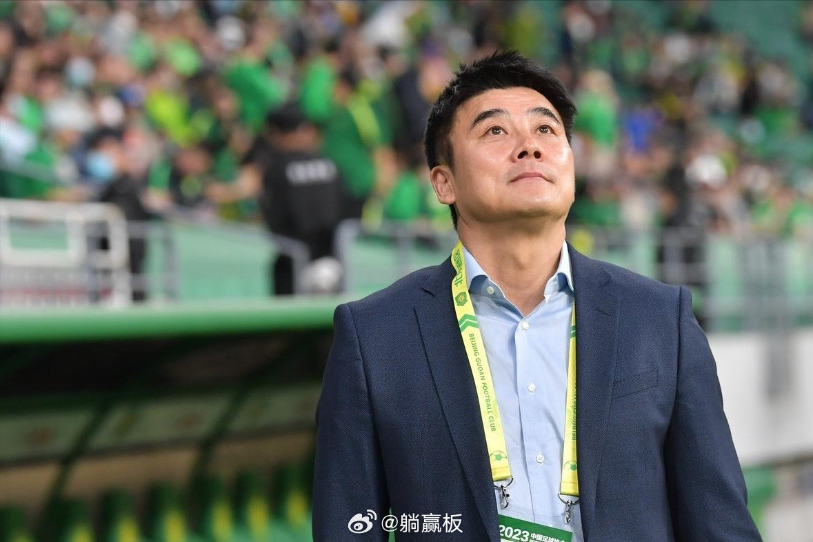 第三批禁足名单中，名气最大的是前国脚李明，涉及在北京国安任职期间的事情。之前的处