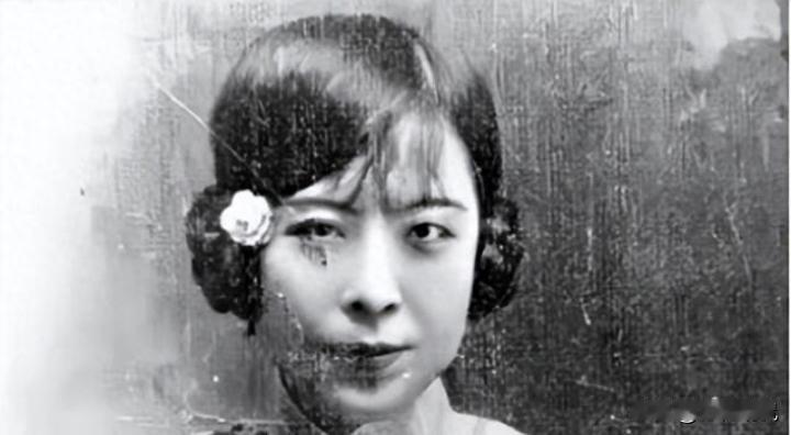 1940年，于凤至乳房溃烂严重，张学良申请让妻子去美国治病，戴笠汇报蒋介石后同意
