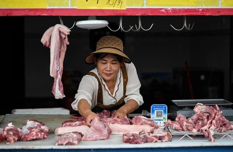 中央收储冻肉1万吨！全国猪价一路下探至4元区间，行业连续8个月亏损，牧原、温氏等