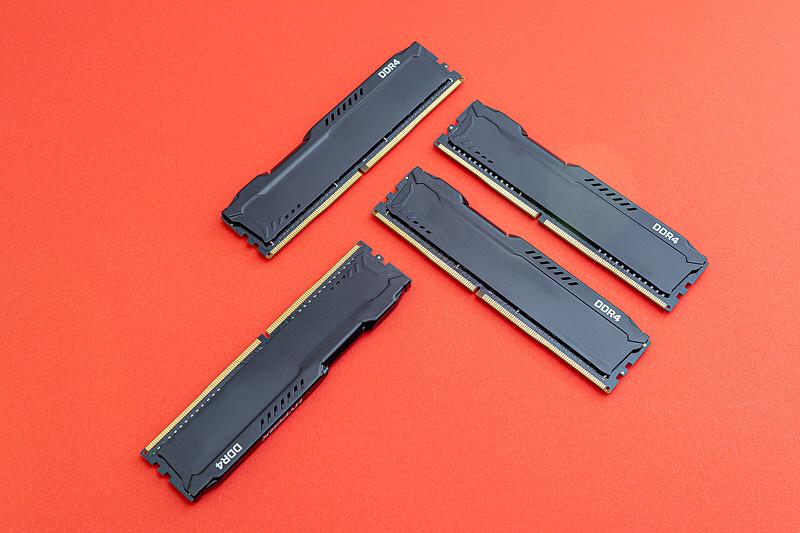 最近打算攒旧平台机器的人估计都偷着乐，DDR4内存这波跌得真的有点猝不及防，3月