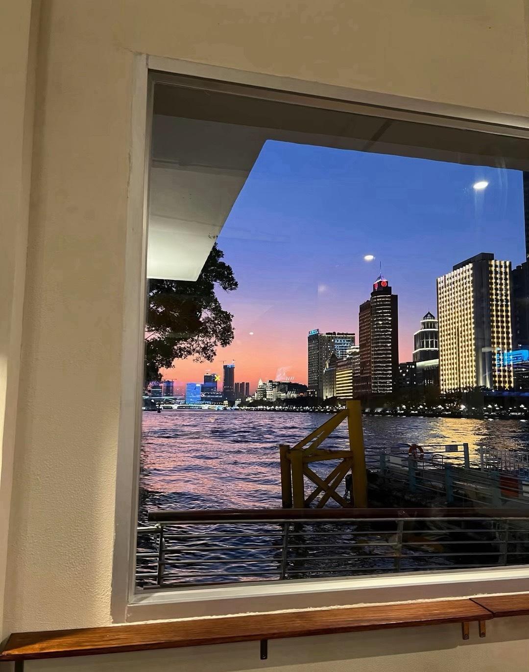 我记得杨幂说过有一句话“往回看是一件极其没有意义且浪费时间的事情昨天之前发生