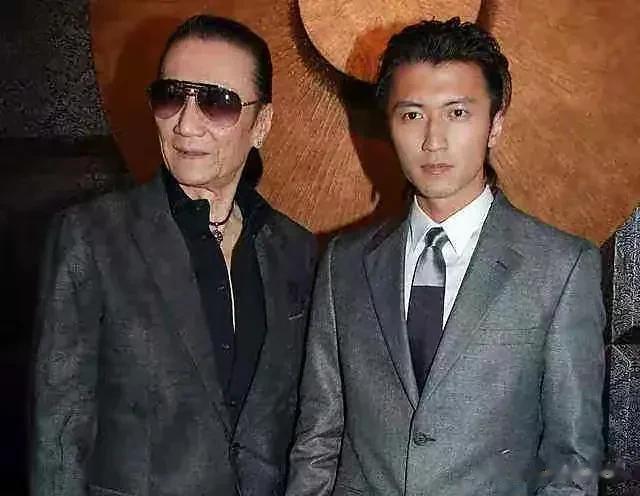 当年，谢霆锋买下一辆价值500万的劳斯莱斯送给父亲谢贤，谁料谢贤却说：“你送这么