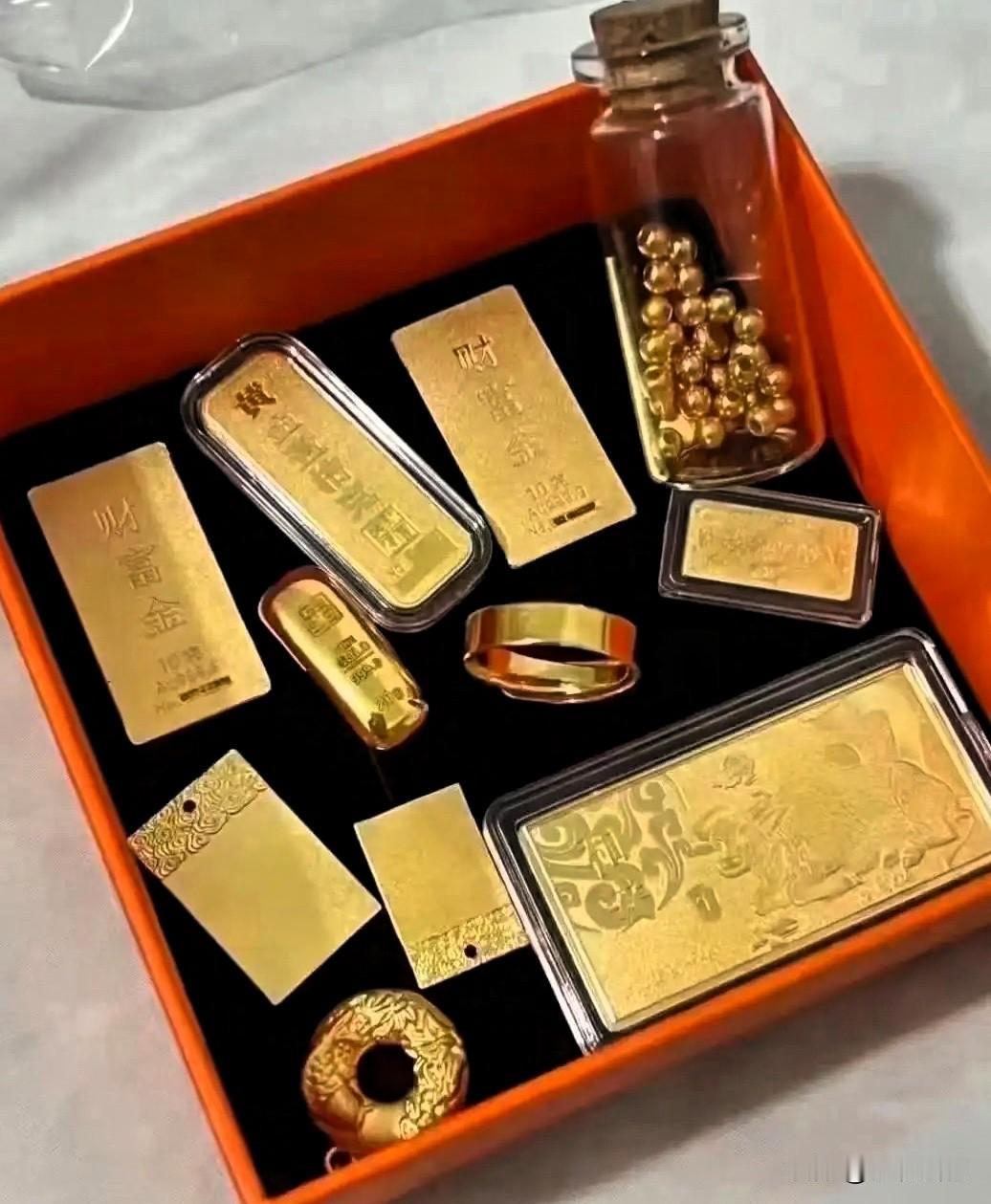 告诉大家一个好消息：黄金价格跌到870了。再告诉大家一个坏消息：金饰价格还