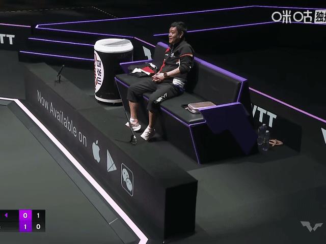 陈幸同3-0完胜张安，比赛第二局时发生了一个小插曲，陈幸同突然停下比赛，指了指邱