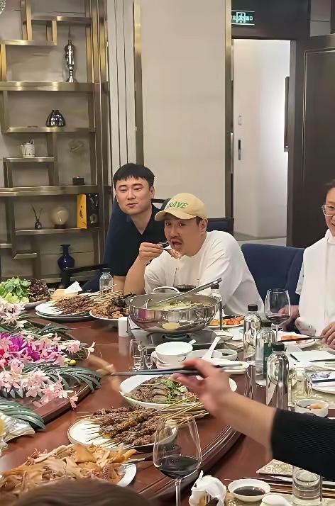 有没有人和我一一样一看见沈腾就想笑无论是在影视作品里、小品作品、广告宣传片还