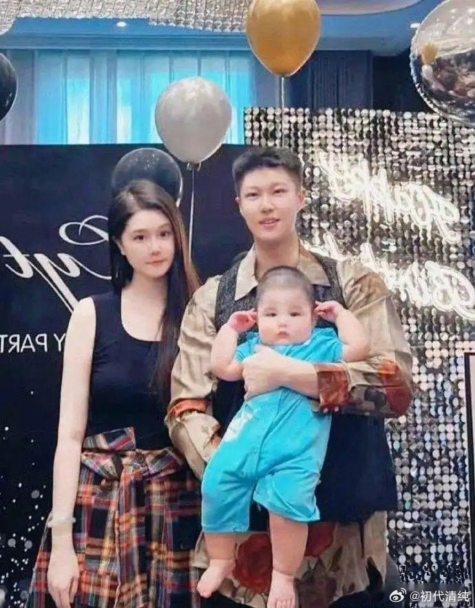 赵本山的女婿，长了一个女生的面相，孩子还挺可爱的​