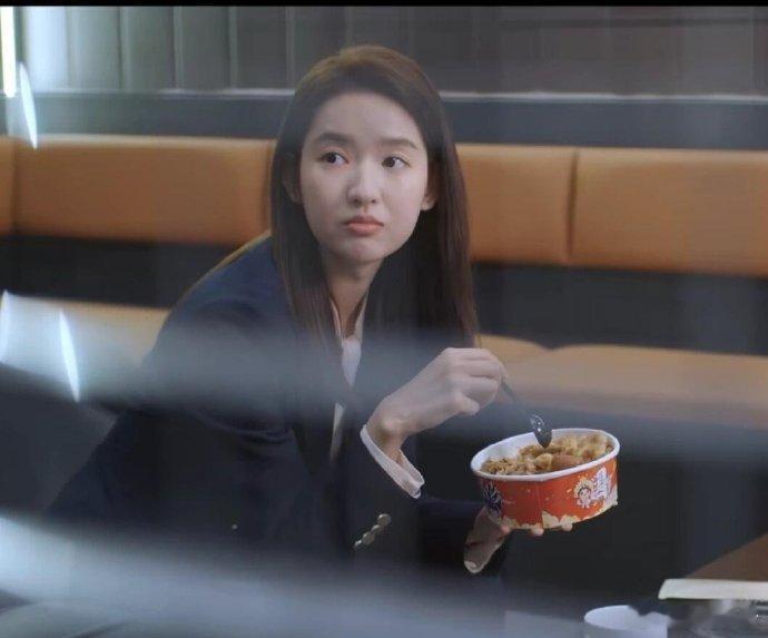 谁再说国产剧不亲民？女主也要吃国潮外卖了