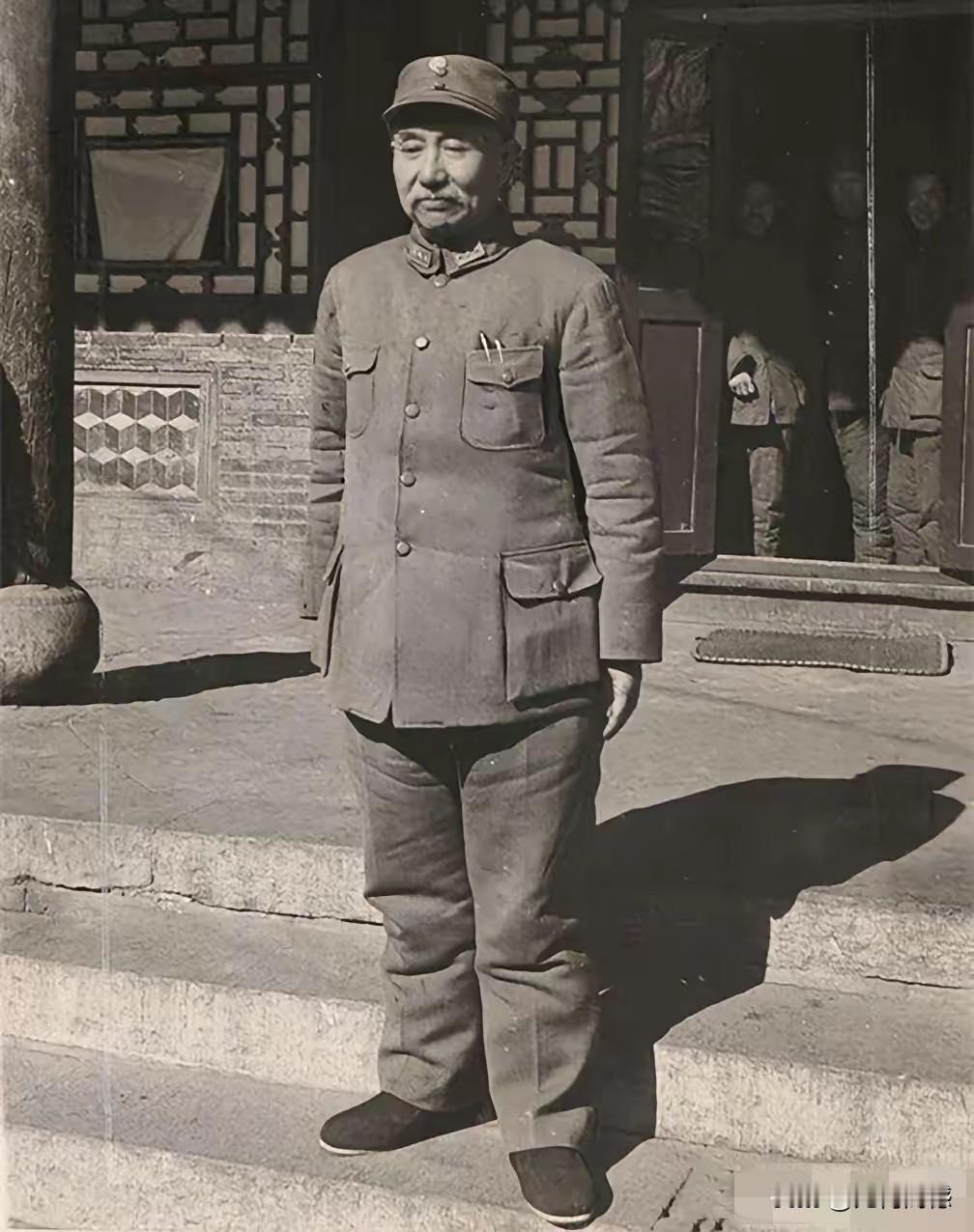 照片中的这个人就是阎锡山，当年曾经主政山西很多年，是地地道道的山西王，记到20年