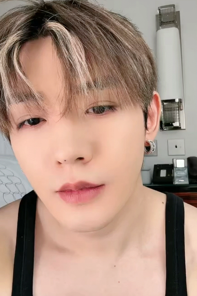 这和邓为谈了有啥区别。。啊啊啊啊啊看的我好热🥵🥵🥵邓为越来越大方了邓为巴黎