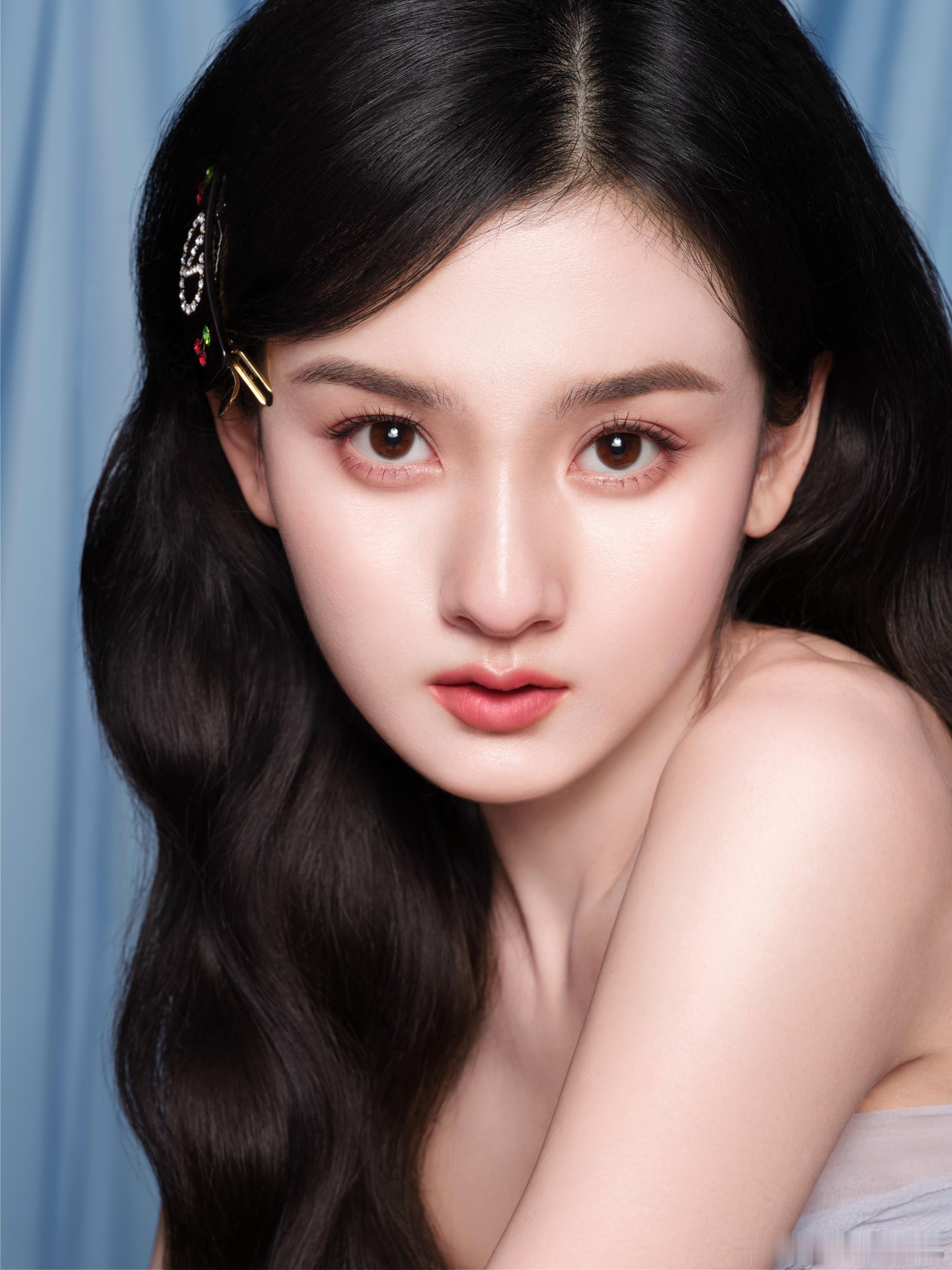 宋祖儿美我一跳娇贵千金感这块还得看宋祖儿！！！！镜头拉近那一刻简直美我一大跳~而