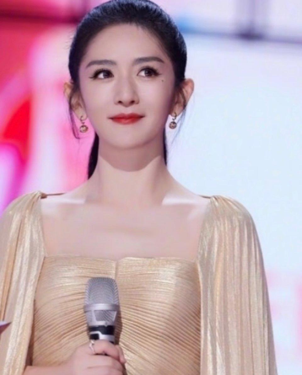 近日，谢娜个人首场演唱会筹备消息曝出，一个细节直接冲上热搜，引发网友热议。