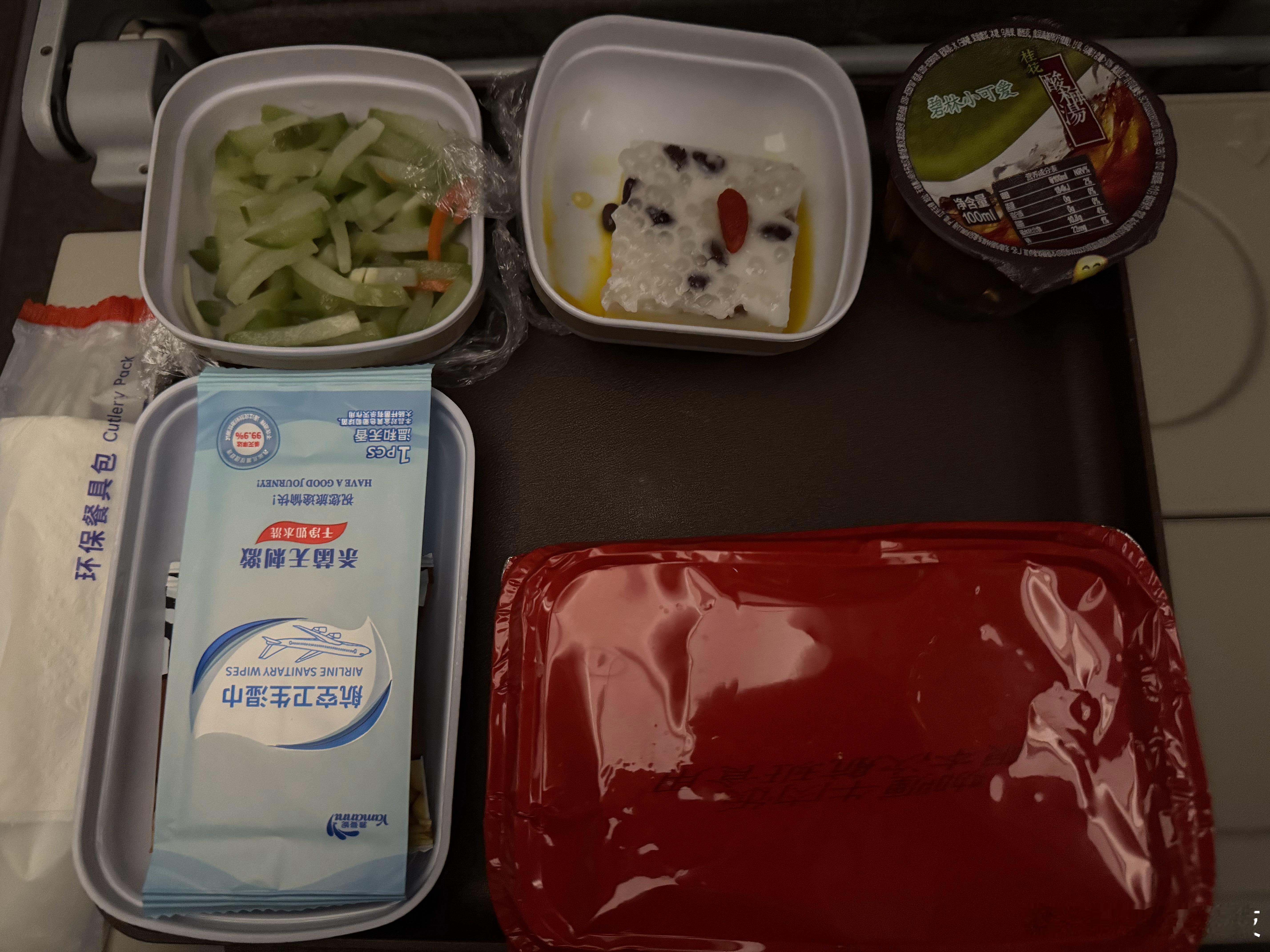 飞机餐需要60多位厨师 我吃的飞机餐……原来这么多厨师👨‍🍳👨‍🍳做的