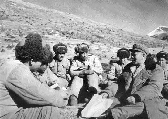 他调任西藏军区司令，很多人搞不清他是正军职，还是大军区正职！“1963年4月的