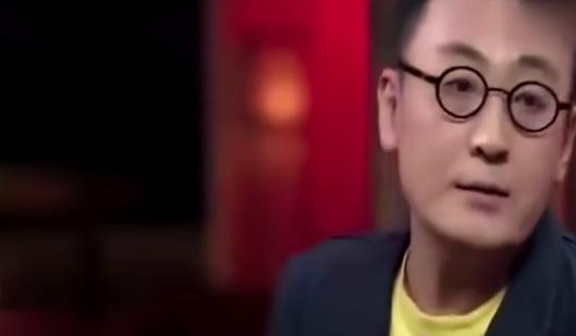 主持人窦文涛说：“当年，柯蓝在香港的时候，我就想追她来着，但知道了她的背景后，我