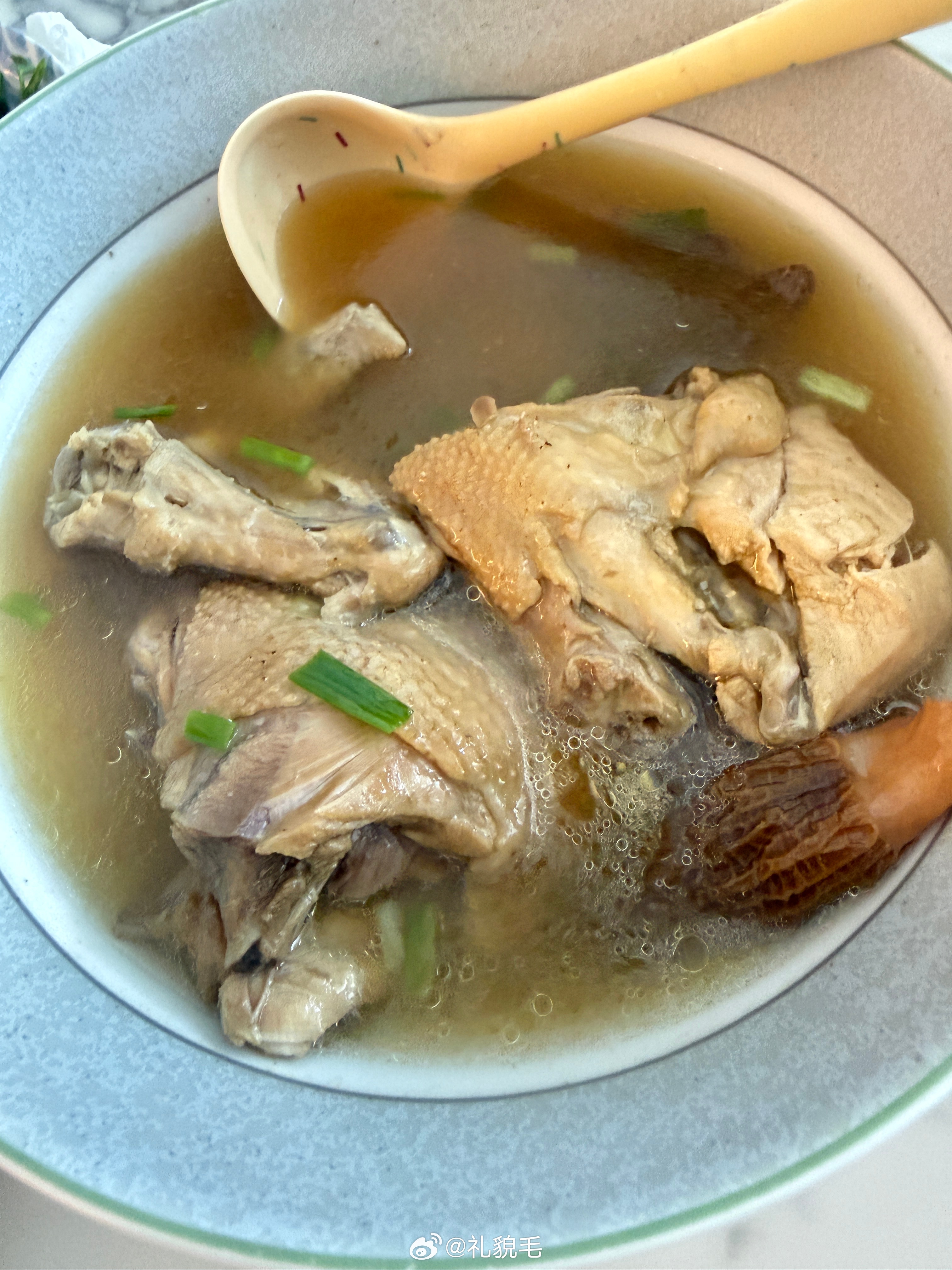 吃饭了，谁安排的菜色一目了然我comefrom一个对美食没有任何追求和研究的原
