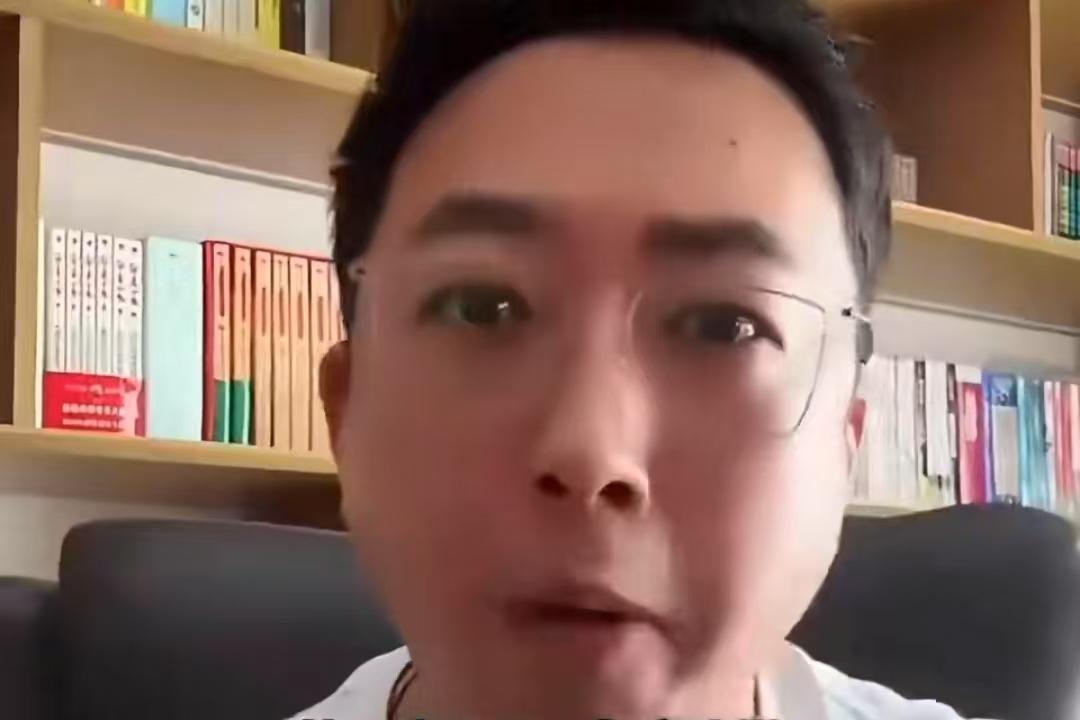 于正在许凯这件事上这么激动，那是因为他哑巴吃黄连有苦说不出。本来于正是安排赵晴给