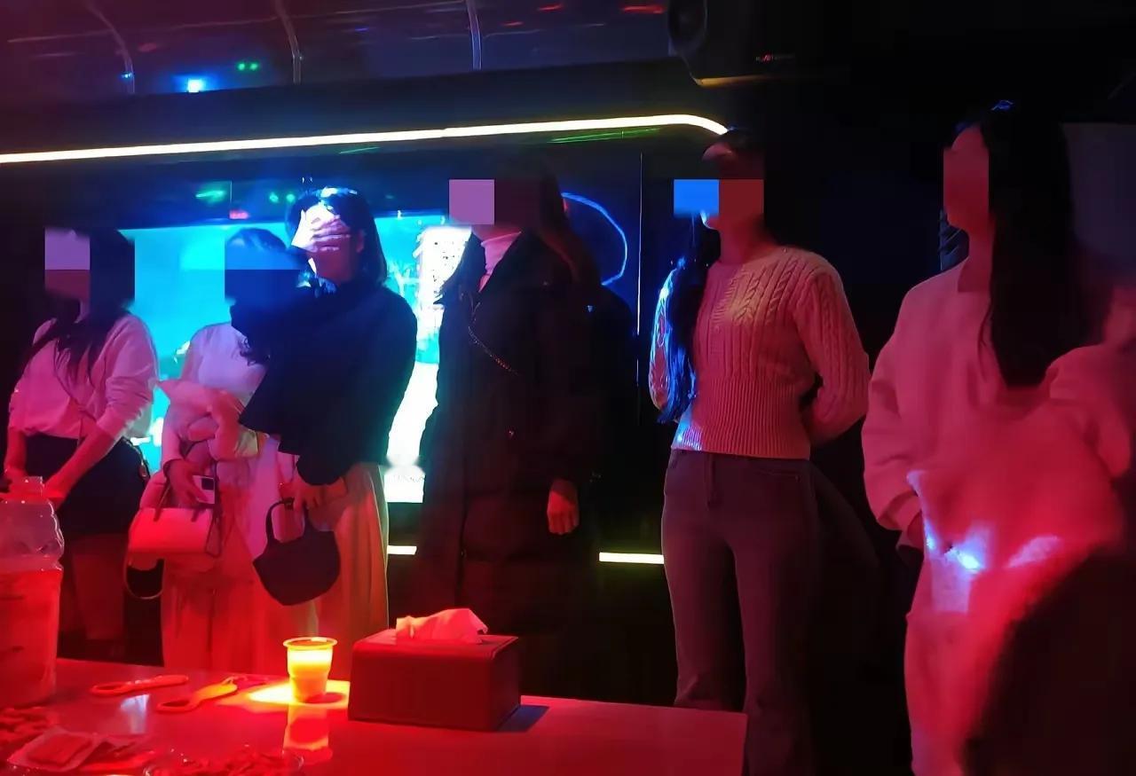 公司年会去荆门KTV，陪侍小姐姐多到眼花，同事一句话戳破真相公司年会选在荆