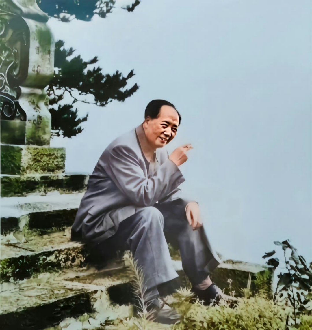 毛泽东的历史完全不能细看，就像一部科幻小说很多人不明白他的能力和水平到底有多强。