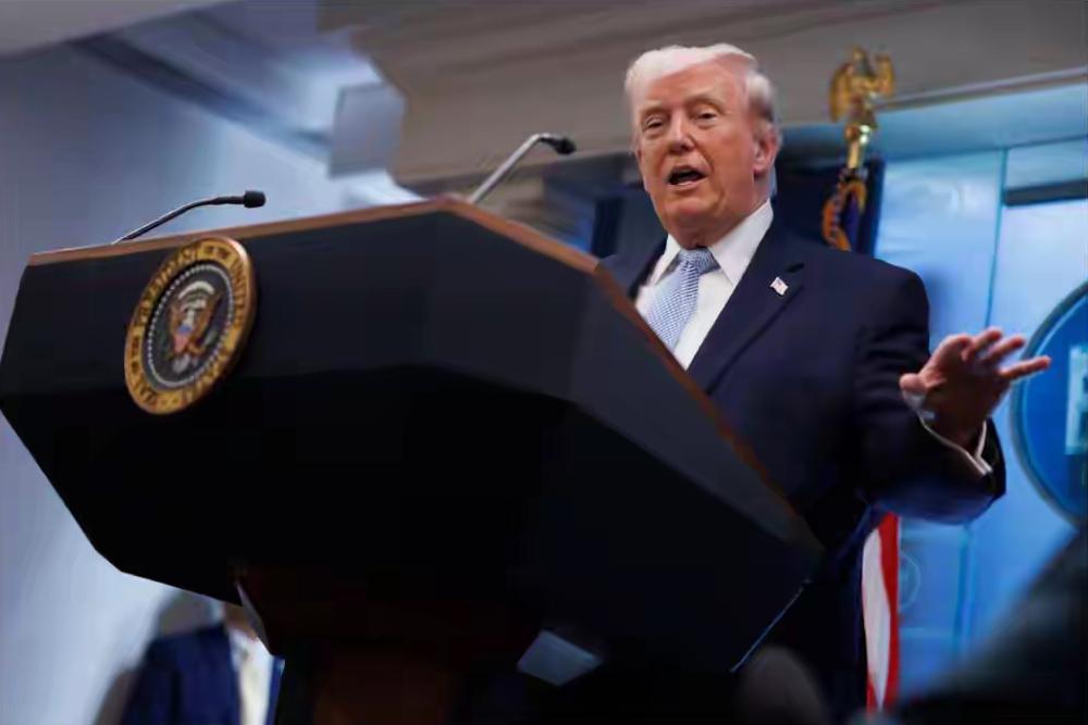 特朗普：霍尔木兹海峡重新开放后，北约来电询问是否需要帮忙，我让他们离远点（滚远点