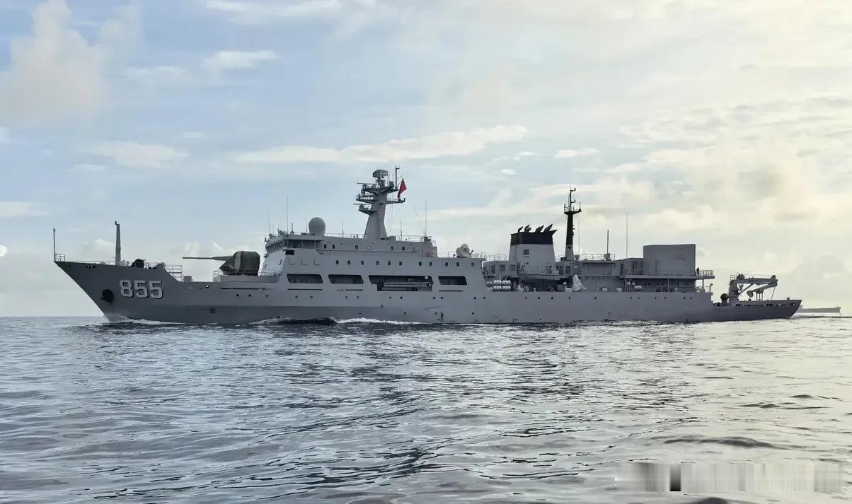 [呲牙笑]嚯嚯嚯，又拉着大炮出海了——这款国产155毫米舰炮属于科研试验型号，先