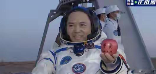 这个苹果，不是普通的苹果。它跟着航天员在太空绕了地球几千圈，经历过失重、辐射