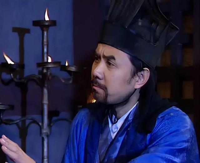 孙权接手江东那年，有人对他说了一段话，把此后二十年的格局算了个大概。建安五年