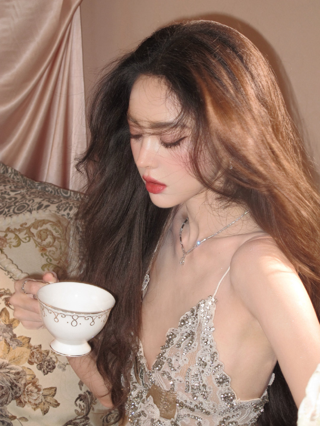 娜扎ccd和live照娜扎第一套第二套反差娜扎第一套第二套反差，这就是美人的魅