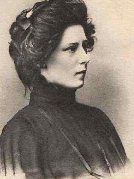 革命圣女传奇一生：暗杀恶霸地主，被警察强奸，最后被斯大林处决她叫卡佳·彼得