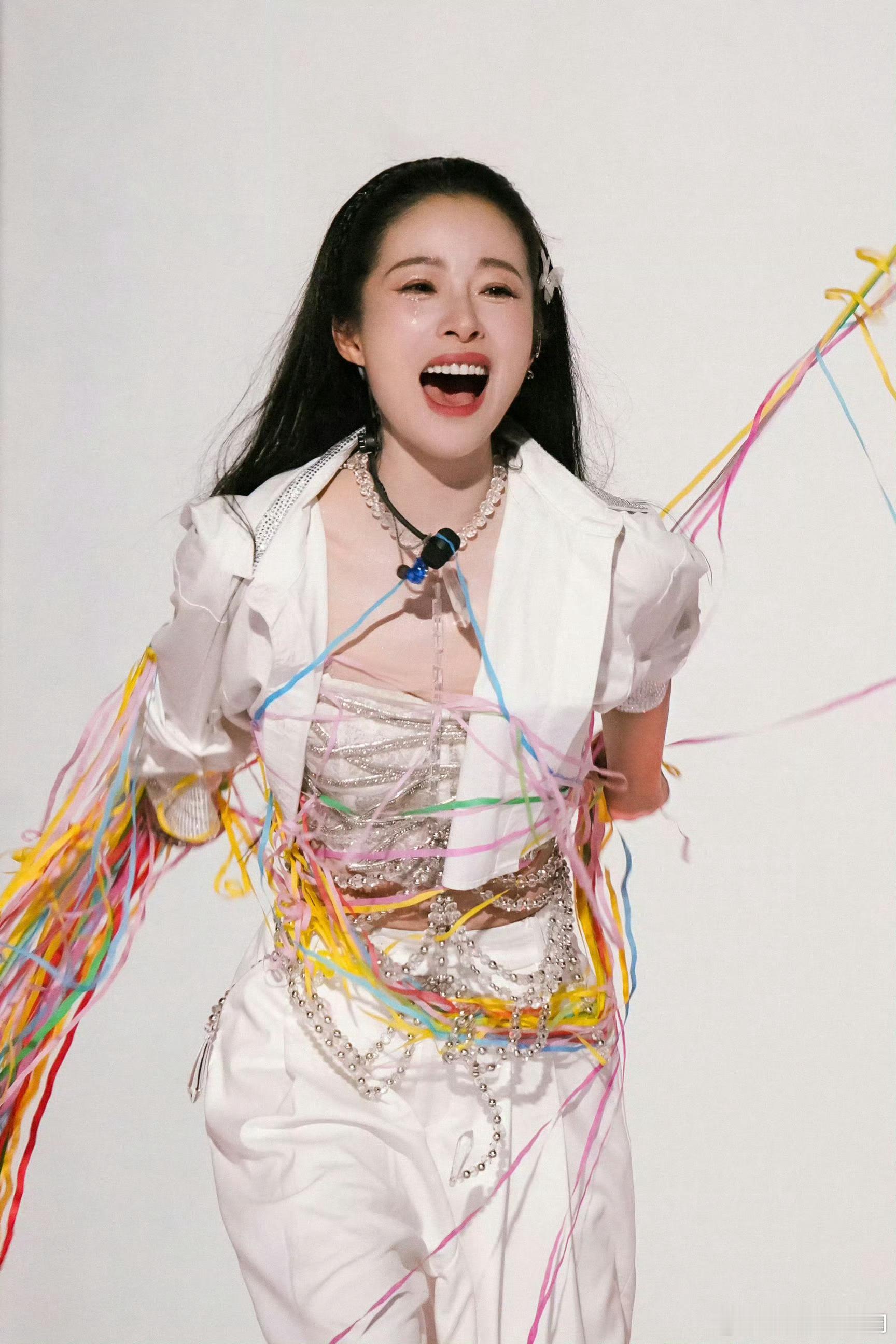 江一燕前夫是导演赵汉唐啊…才知道江一燕老公是赵汉唐，两个人一直很低调没有太多曝