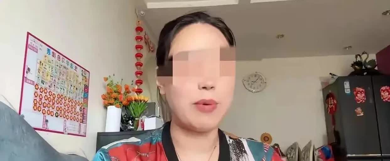 女子贪心不足，妄想收缴公公的退休金工资卡。女子刚结婚一年多，就想当家，还想把公公