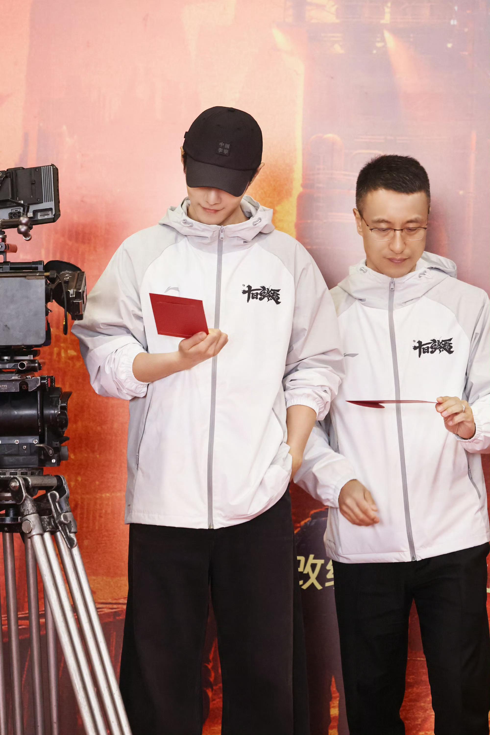 【肖战十日终焉开机状态】主演的剧集《十日终焉》开机啦！这几天的宣发和动态仿佛已经