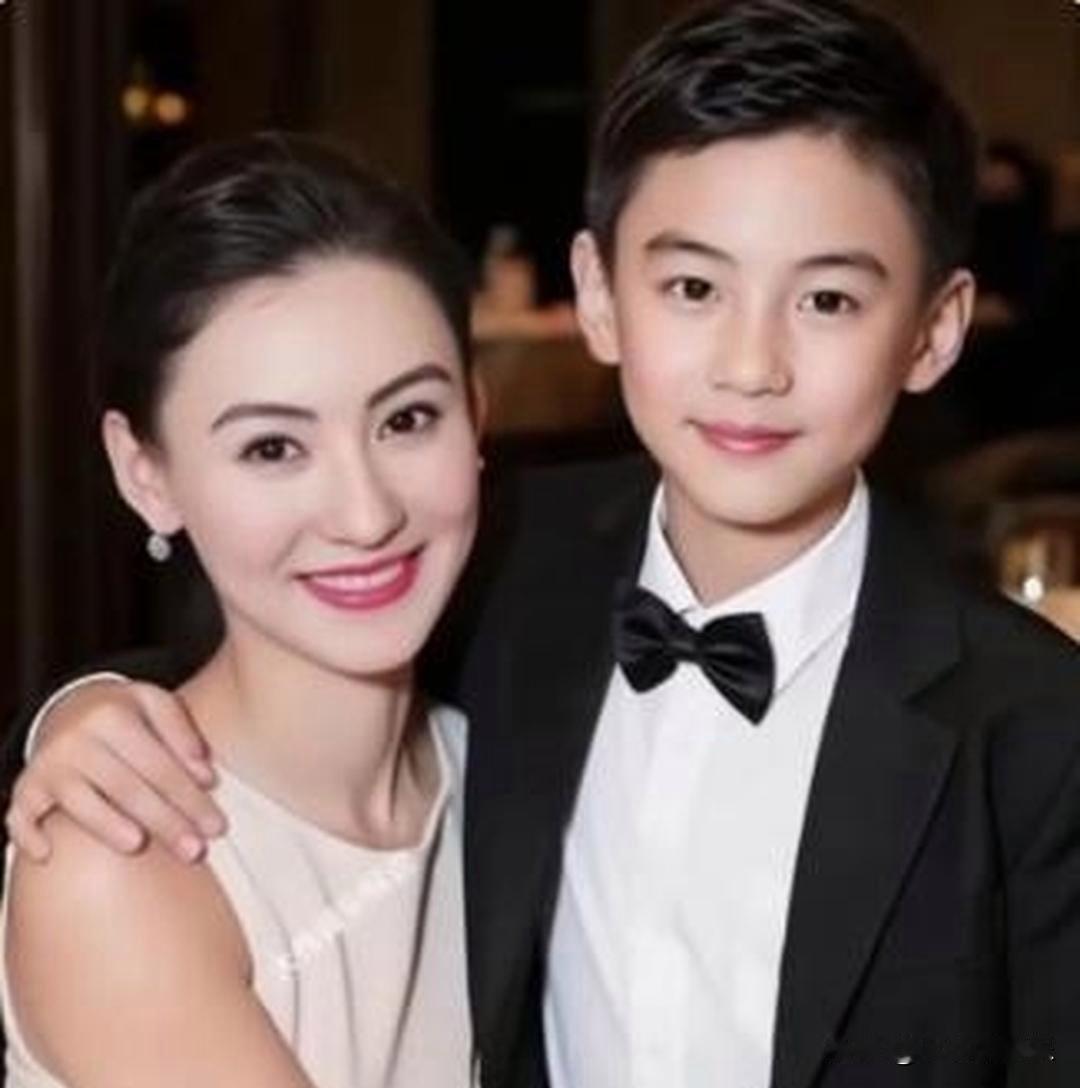 张柏芝不想言说的秘密！张柏芝去父留子，小王子是她不想言说的秘密。一个单