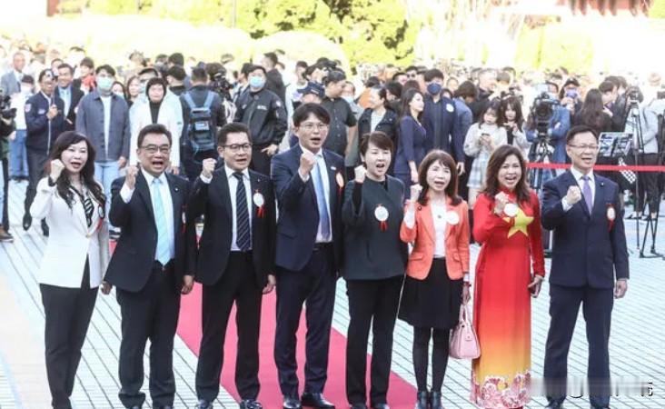 民众党落实2年条款！黄国昌等6人卸任去向曝光柯文哲订下的“2年条款”将生效，