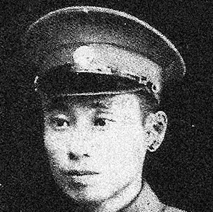 1950年，功德林战犯管理所迎来了一位特殊的战犯，他到功德林后就开始给战犯管理所