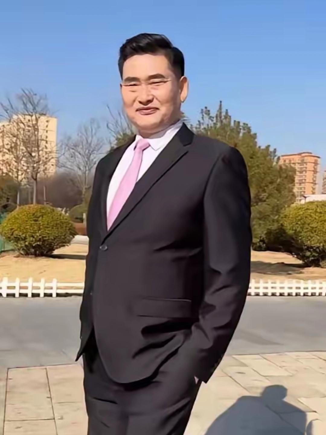 全网最真实的明星！台上一表人才，台下朴实农民，大衣哥太难得真正高级的烟火气