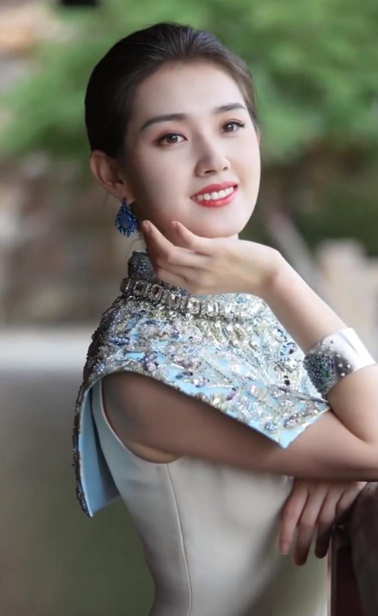 短剧演员郭宇欣喜欢赵丽颖啊！郭宇欣最近进军长剧了，首部作品是丞磊，徐若涵那部《