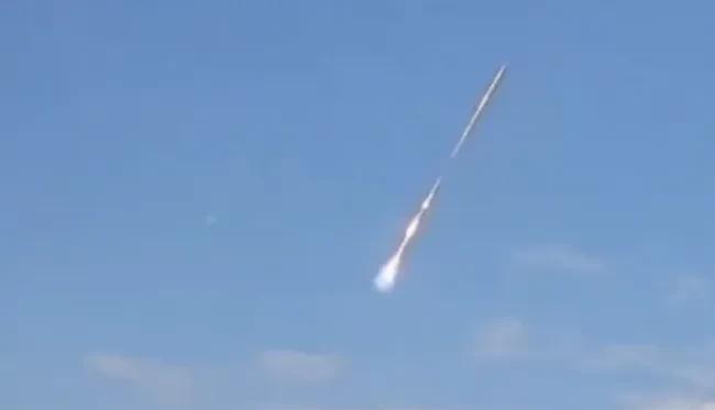 天降灾星！美国六州惊现“太空炸弹”，屋顶炸裂惊醒人类防御噩梦！6月26日，美国