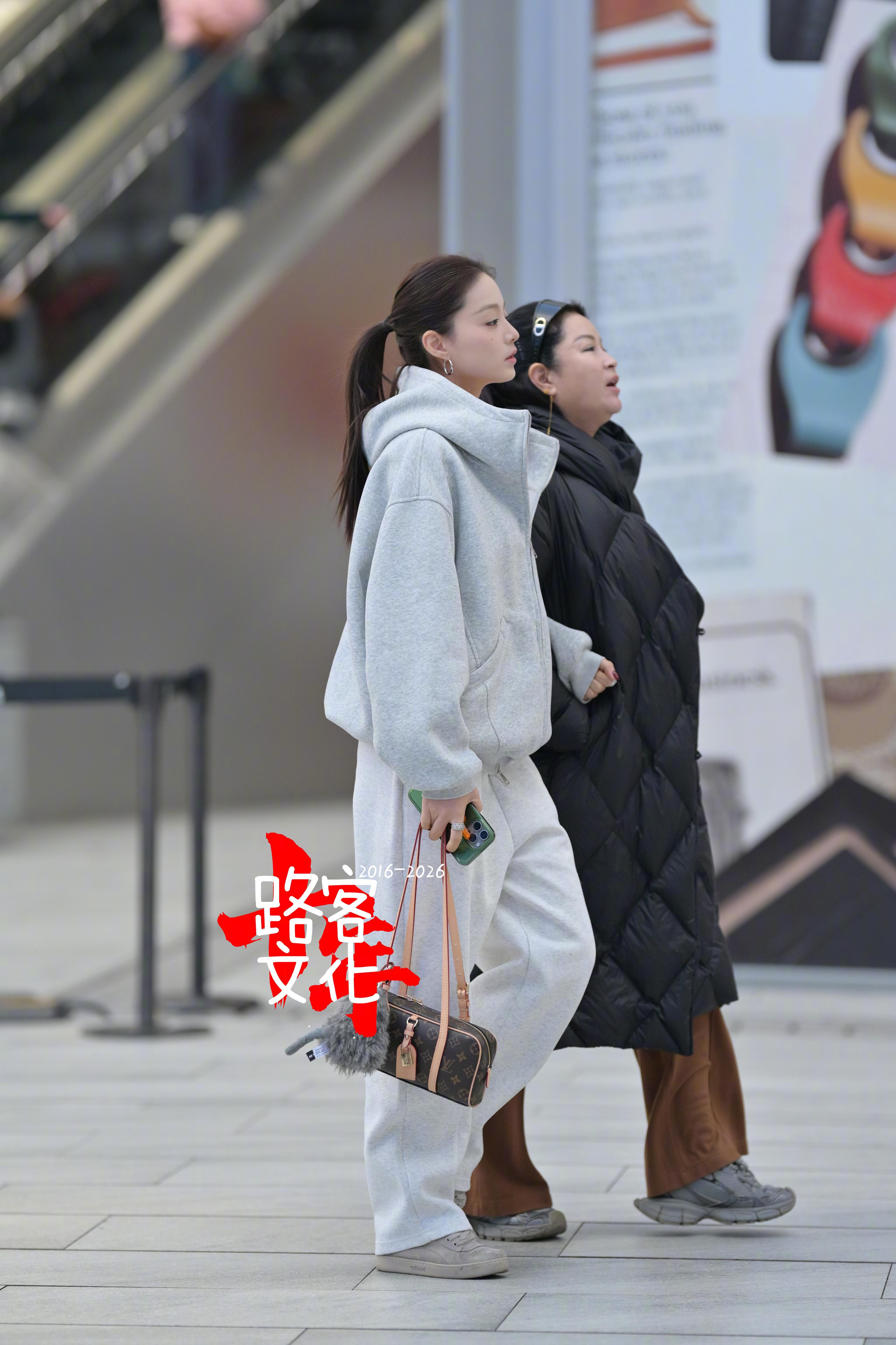 小姐姐穿这个外套好看