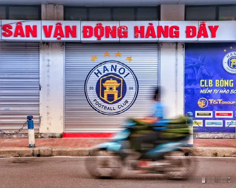 家人们谁懂啊！“痛失百万巨奖越南U23球员埋头跪地”这个话题直接爆了，都有6亿