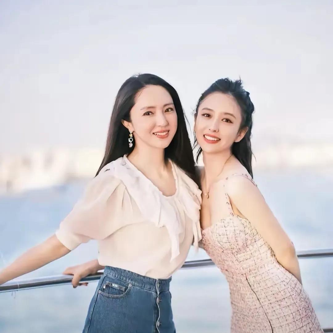 佟丽娅珠宝传谁？儿子靠边站，竟给了“干女儿”！背后情谊看哭佟丽娅一句话惊呆全场