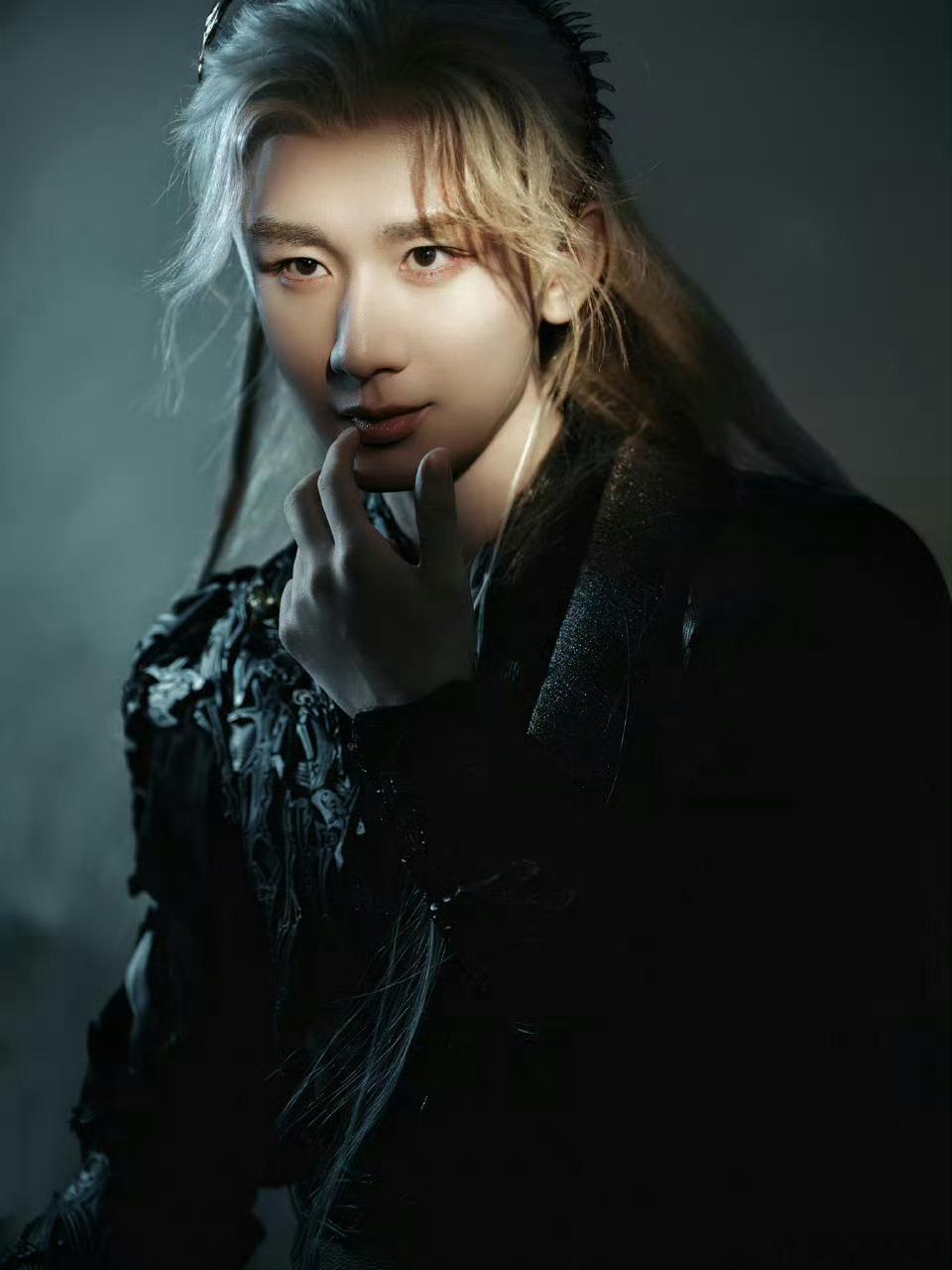 我想了很多话去形容，也想过长篇大论，但都不如一句“含毅量”，既能彰显成毅单抗的实