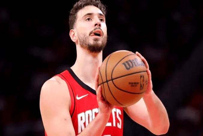 别再骂申京是毒瘤了，没有他，火箭连季后赛的门都摸不到。翻开数据看，申京在场