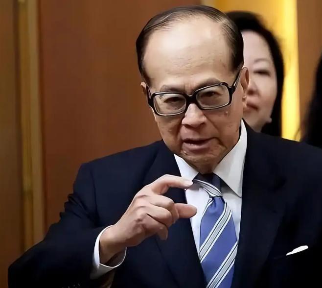 到底是什么意思？李嘉诚突然宣布了2月19日法新社爆料，总部位于香港