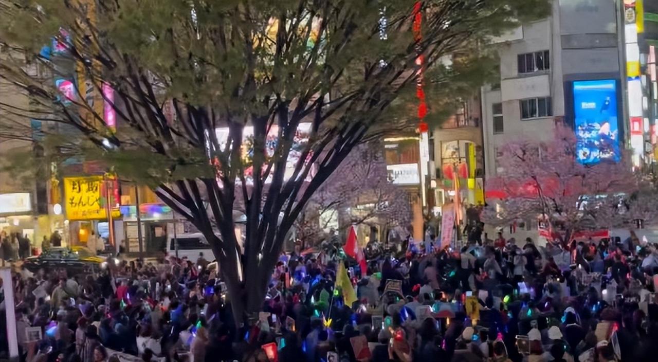 高市早苗真把天捅破了！ 几天前，一个自称日本自卫队人员的狂徒，翻墙硬闯中国驻