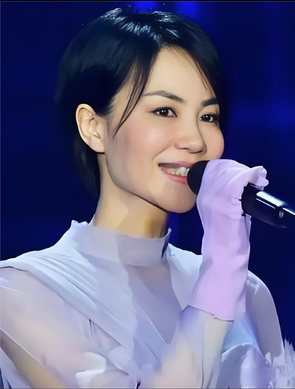 王菲写真集仿若时光诗篇，空灵气质流转，每一帧都是岁月绝响女明星高颜值美女