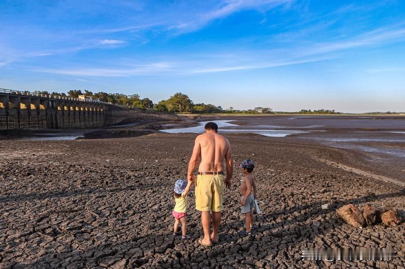 家人们，气象圈沸腾啦！国家气候中心最新监测发出警示——今年10月，我国已悄然步入