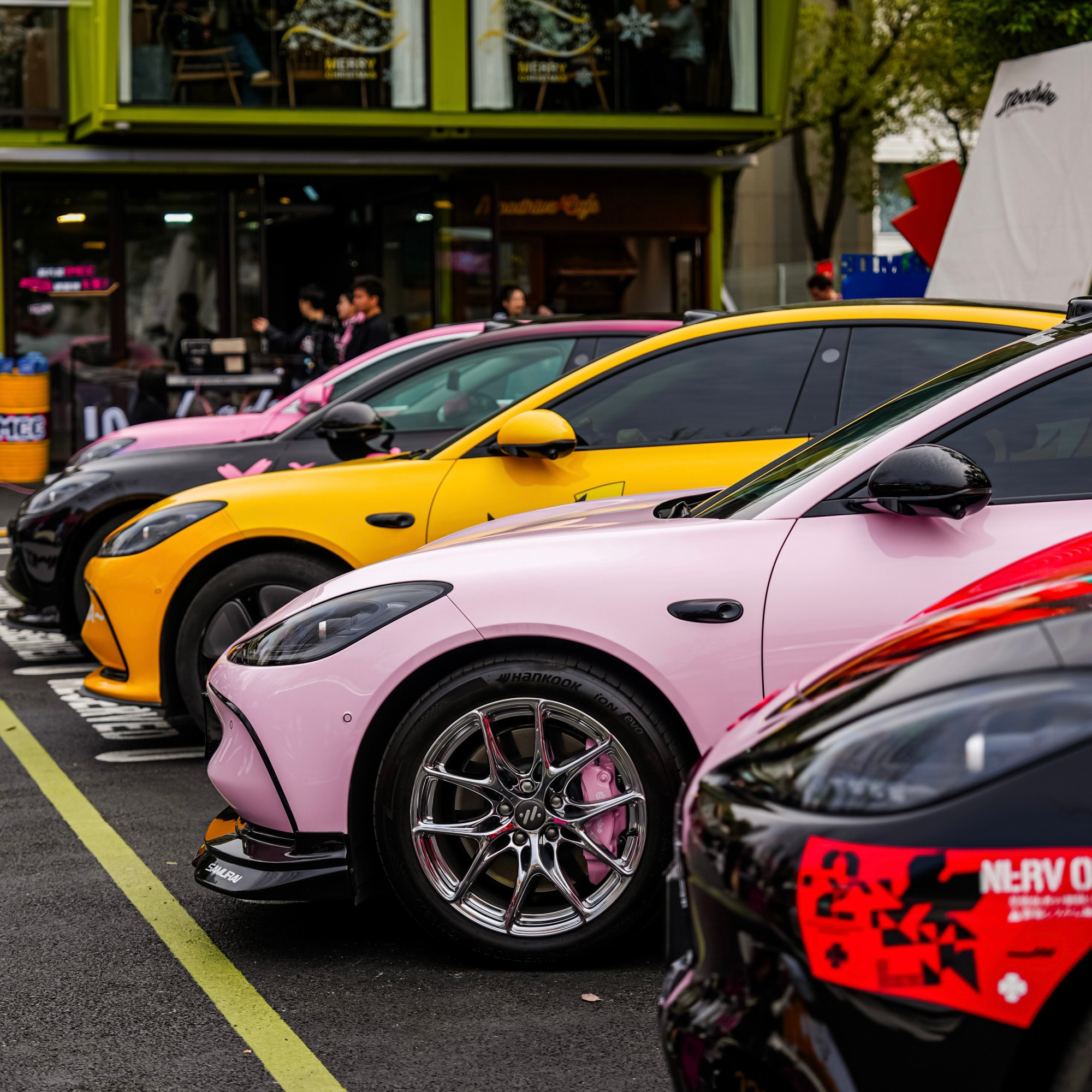 我趣~智己开车友会了，现场这些L6是一台比一台帅，车主也是一个比一个漂亮。